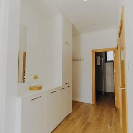 Διαμέρισμα Modern Beachfront Getaway *