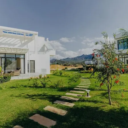 Διαμέρισμα Modern Beachfront Getaway Αμμόχωστος