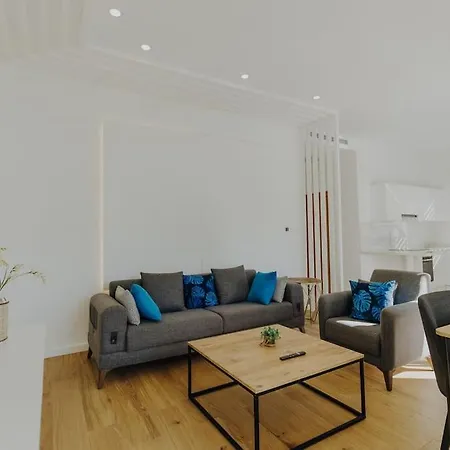 Modern Beachfront Getaway Apartamento *